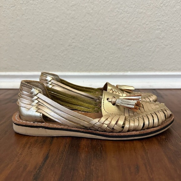 CACAHI'S CACLE'S Girls Gold Leather Tasseled Huaraches Sandals MEXICO MADE - Picture 1 of 11